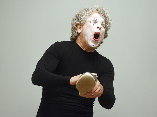 A mime speaks